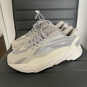 Yeezy boost  350 static v2